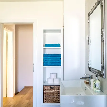 A Modern Flat Apartment