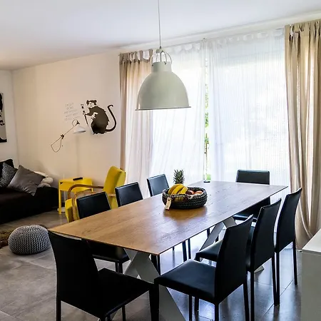 Apartmán A Modern Flat For 6-9 People