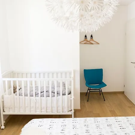 דירה A Modern Flat